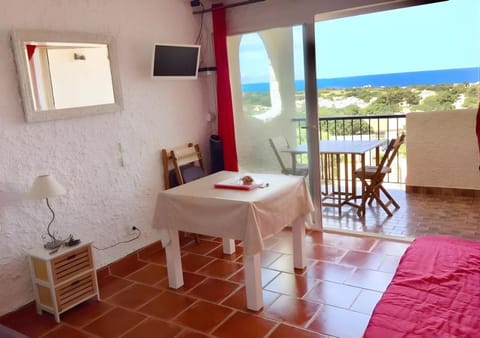 Bed, TV and multimedia, View (from property/room), Balcony/Terrace, Living room, Photo of the whole room, Bedroom, Sea view