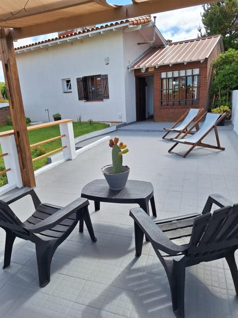 Facade/entrance, Balcony/Terrace