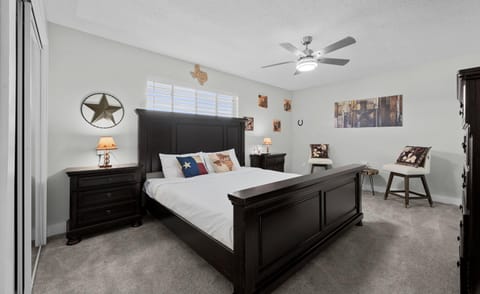 Bed, Decorative detail, Bedroom, hair dresser