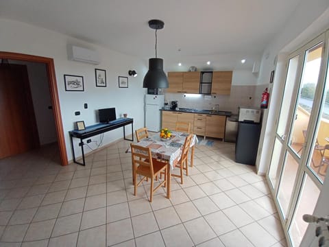Kitchen or kitchenette, Living room, Dining area, minibar