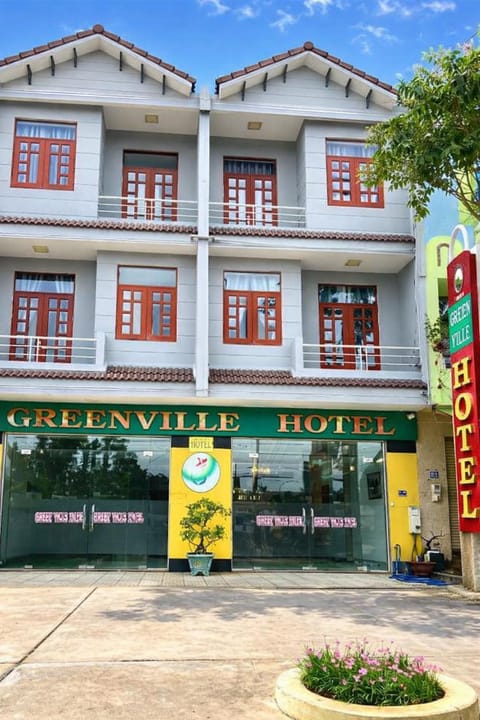 Property building, Day
