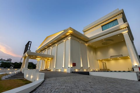 Property building, Day