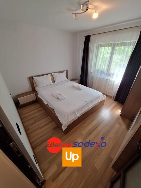 Bed, Photo of the whole room, Bedroom, Text overlay, fireplace