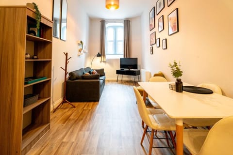 Free Parking | Smart TV | 4 guests Apartment in Swansea