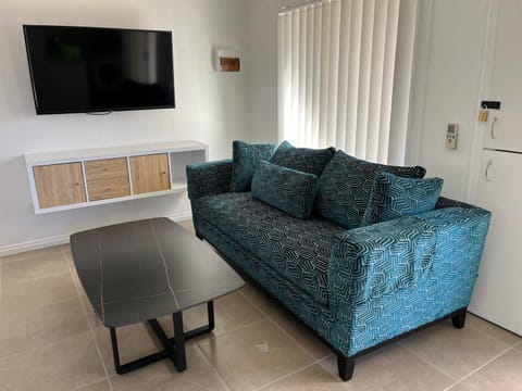 Communal lounge/ TV room, TV and multimedia, Living room, Seating area