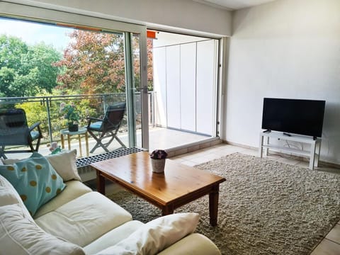 TV and multimedia, View (from property/room), Balcony/Terrace, Living room, Seating area