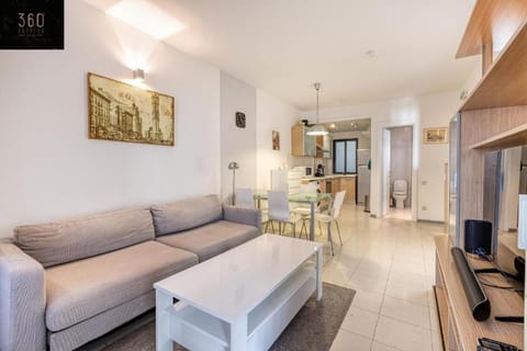 TV and multimedia, Kitchen or kitchenette, Living room, Seating area, Dining area