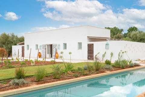 Property building, Spring, Day, Garden, Garden view, Pool view, Swimming pool, sunbed