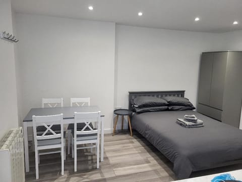 Bed, Photo of the whole room, Dining area