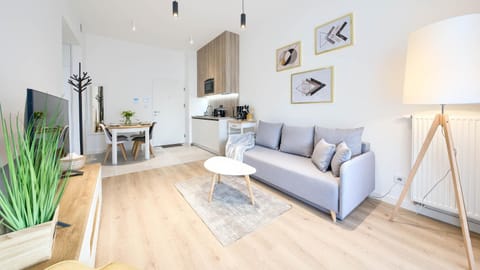 TV and multimedia, Kitchen or kitchenette, Living room, Seating area, Dining area