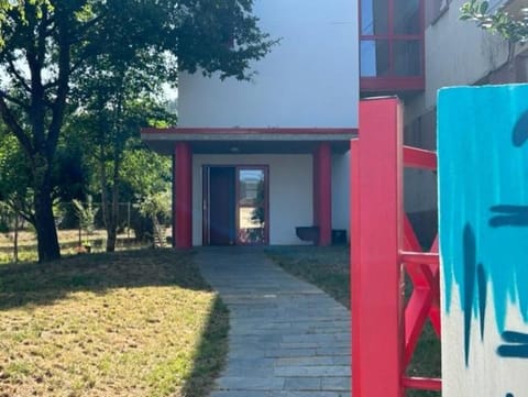 Facade/entrance
