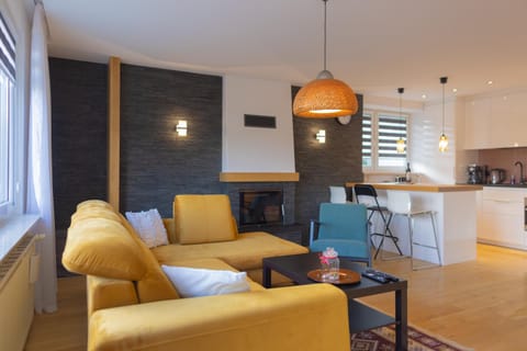 Kitchen or kitchenette, Living room