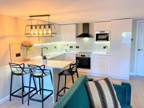 Kitchen or kitchenette, Seating area, Dining area