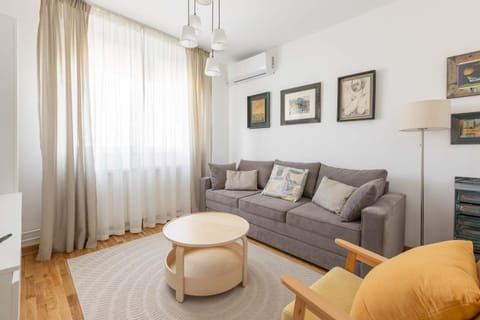 Living room, Seating area, air conditioner