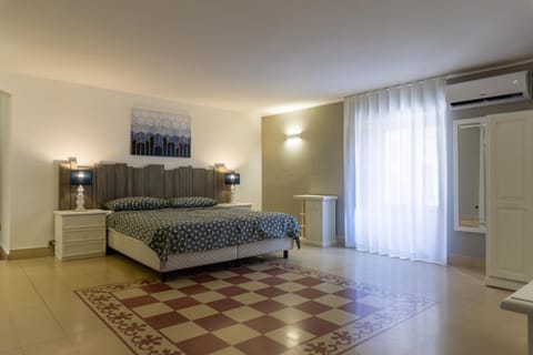 Bed, Photo of the whole room, Bedroom, air conditioner