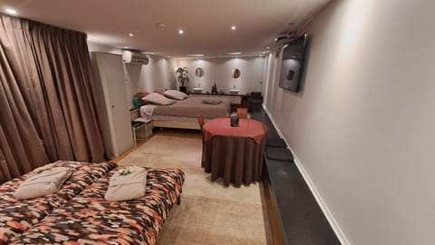 BeautyD JUNIOR-SUITE family room for up to 3 children centrum GULLEGEM KORTRIJK Bed and Breakfast in Flanders