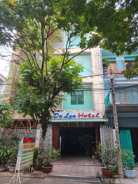 Property building, Day