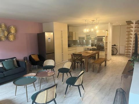 L'escalier du Château T4 Duplex 9 couchages 4* Apartment in Annecy