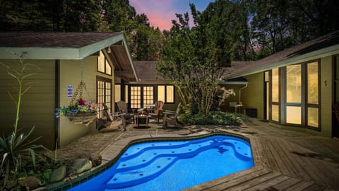 Smoky Speakeasy 2 Cabins 2 Hot Tubs and Private Pool Cabin in Gatlinburg