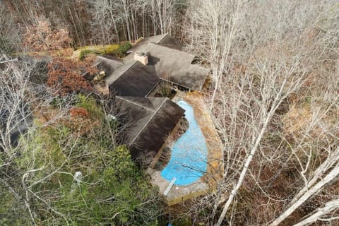 Smoky Speakeasy 2 Cabins 2 Hot Tubs and Private Pool Cabin in Gatlinburg