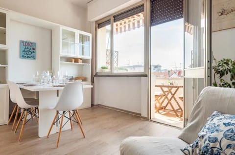 View (from property/room), Balcony/Terrace, Living room, Seating area, Dining area