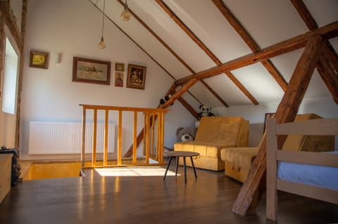Photo of the whole room, Seating area