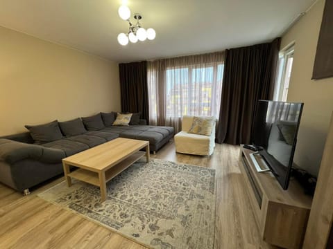 Communal lounge/ TV room, TV and multimedia, Living room, Seating area, Evening entertainment