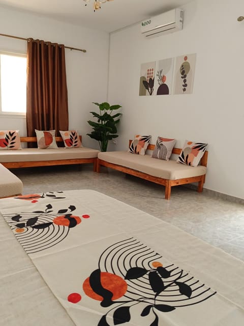 Living room, Seating area, air conditioner