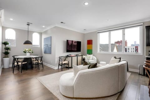 Lumber Barons Detroit Brush Park Penthouse 3BR 2 Kings 1 Queen 2 Baths 1 Car Garage Apartment in Windsor