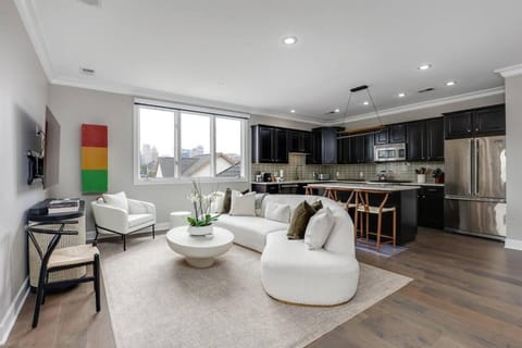 Lumber Barons Detroit Brush Park Penthouse 3BR 2 Kings 1 Queen 2 Baths 1 Car Garage Apartment in Windsor