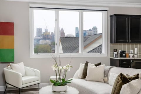 Lumber Barons Detroit Brush Park Penthouse 3BR 2 Kings 1 Queen 2 Baths 1 Car Garage Apartment in Windsor