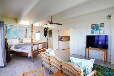 4 Mi to Beaches Honolulu Hideaway with Views! Apartment in Honolulu