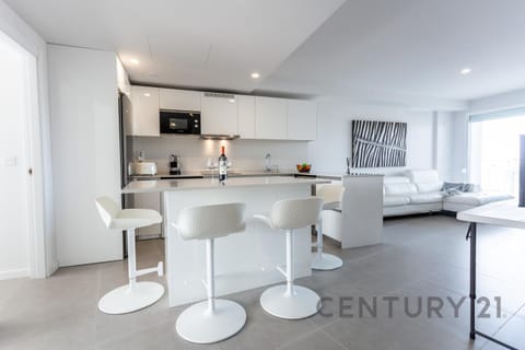 Kitchen or kitchenette, Living room, Seating area, Dining area