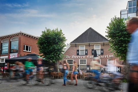 Facade/entrance, Spring, Day, On site, City view, Street view, Shopping Area