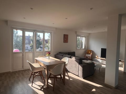 Communal lounge/ TV room, Living room, Seating area