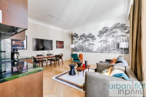 141 - Beautiful Flat Triangle d Or Champs Elysees Apartment in Paris