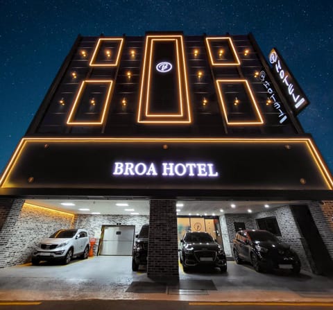 Property building, Night, Street view, Location