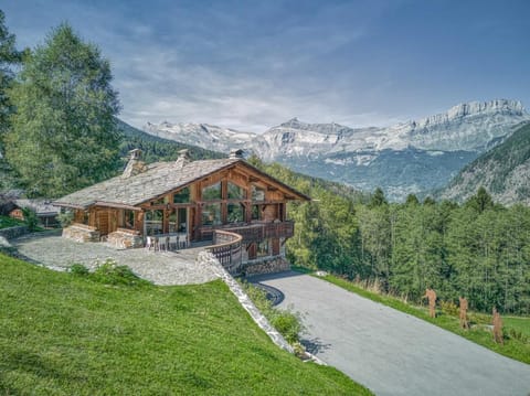 Property building, Nearby landmark, Spring, Day, Natural landscape, Mountain view