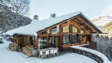 Property building, Day, Natural landscape, Winter, Mountain view