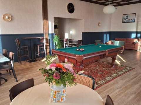 Billiard, Game Room, Living room, Seating area