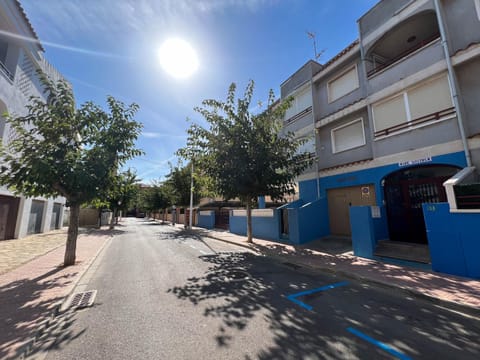 Property building, Neighbourhood