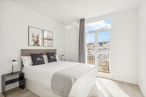 Bed, Balcony/Terrace, Bedroom