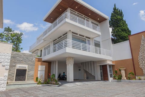 Property building, Parking