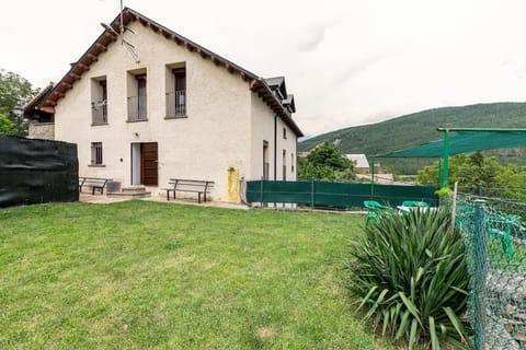 Property building, Spring, Day, Garden, Garden view, Mountain view