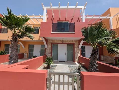 Property building, Facade/entrance, Day