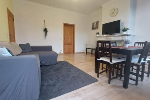 Communal lounge/ TV room, TV and multimedia, Living room, Seating area, Dining area, Evening entertainment