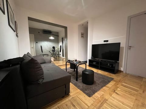 TV and multimedia, Seating area, Evening entertainment
