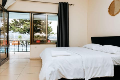 Bed, Balcony/Terrace, Photo of the whole room, Bedroom