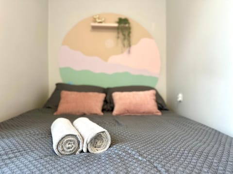 Bed, Photo of the whole room, towels