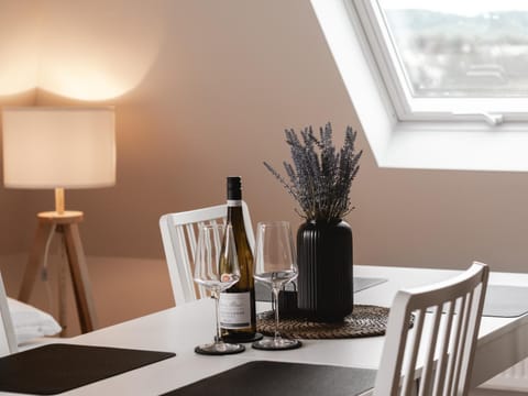 Seating area, Dining area